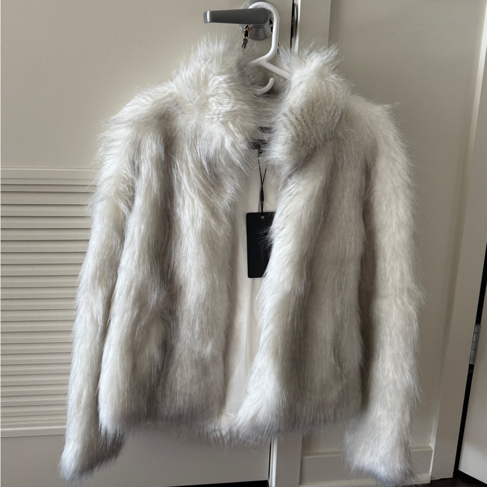 Unreal Faux Fur Women's Coat/Jacket - white/grey